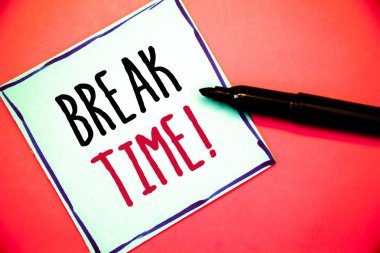 Kavramsal el break zaman motivasyon ara gösterilen yazma. Pauseideas iletileri beyaz kağıt siyah kırmızı harflerle kalem kırmızı zemin üzerine istirahat iş fotoğraf metinler olsun durmasına an dinlenmek