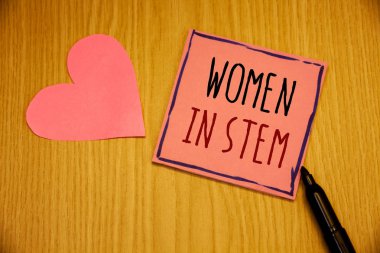 Kadınlar içinde kök gösterilen Not yazma. Bilim Teknoloji Mühendislik Matematik bilim adamı araştırma vitrine iş fotoğraf