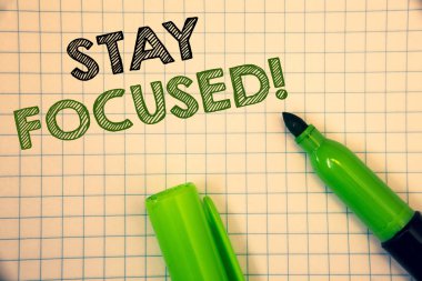 Metinler kal motivasyonel odaklanmış arama yazma kelimeler. İş kavramı korumak odak ilham verici düşünme için