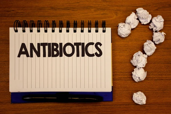 Sinal Texto Mostrar Antibióticos Foto Conceitual Droga Usada Tratamento Prevenção — Fotografia de Stock