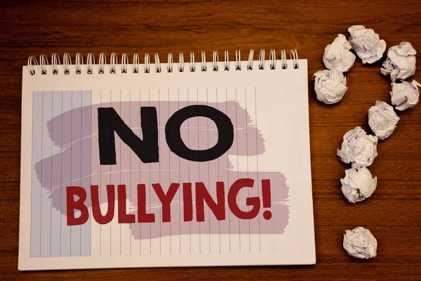 Escribiendo Nota Que Muestra Bullying Motivational Call Foto Negocios Mostrando — Foto de Stock