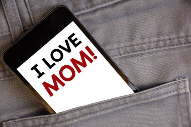 El yazısı metinleri yazma ben aşk anne motivasyonel ara. Siyah ve kırmızı harfler kavramı anlam iyi duygular kendi anne Tendernessconcept cep telefonuyla içine jean cep beyaz ekran