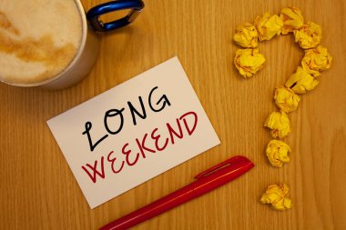 Metinler uzun hafta sonu yazma kelimeler. İş kavramı kısa tatil tatil sezonu rahatlatıcı rekreasyon timeideas kağıt kırmızı kalem için fincan kahve tırnağının ezilme gazetelere