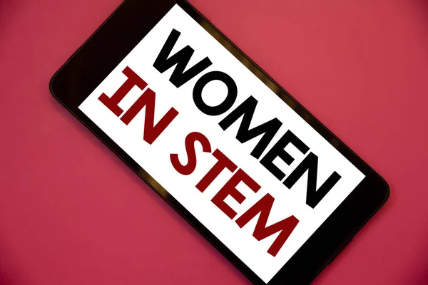 Σύνταξη Σημείωσης Δείχνει Γυναίκες Stem Επαγγελματίες Φωτογραφία Προβάλλοντας Επιστήμη Τεχνολογία — Φωτογραφία Αρχείου
