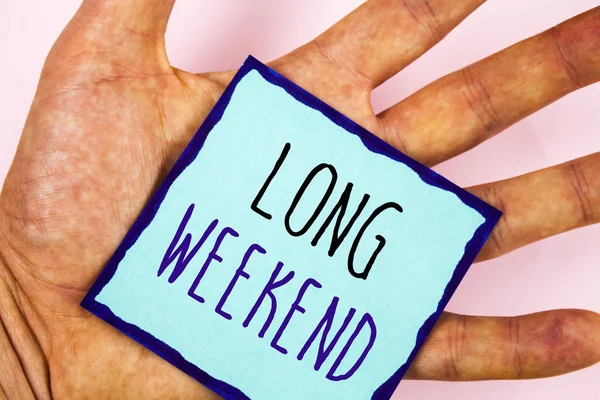 Uzun hafta sonu gösterilen metin işareti. Kavramsal fotoğraf kısa tatil tatil sezonu rahatlatıcı rekreasyon zamanı