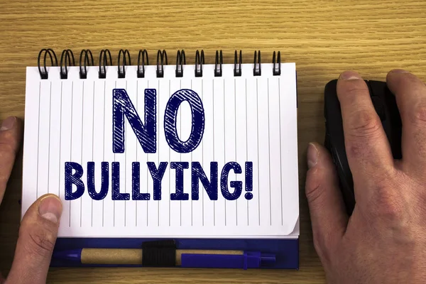 Hayır zorbalık motivasyonel ara gösterilen metin işareti. Kavramsal fotoğraf yasak istismar taciz saldırganlık saldırı