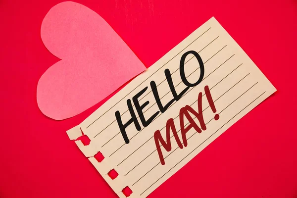显示您好的文本符号可能是激励呼叫 概念照片开始一个新的月份四月是在 Springnotebook 页红色背景粉红色的心黑色字母爱情笔记浪漫 — 图库照片