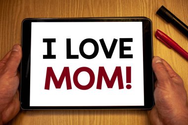 Gösterilen ben aşk anne motivasyon aramak metin işareti. Kavramsal fotoğraf iyi duygular kendi anne Tendernessman için tabloda fikirler kelime beyaz ekran siyah kırmızı kalem ile ahşap tutun