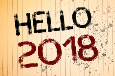 Kavramsal el Merhaba 2018 gösterilen yazma. Bir yeni yıl motivasyon mesajı 2017 başlayan vitrine iş fotoğraf nownotebook şeritli sayfa fikirler iletileri kalın siyah kırmızı harflerle üzerinde olduğunu