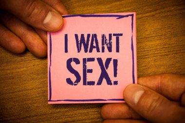 Kavramsal el gösterilen ben istiyorum Sex motivasyonel ara yazma. Pembe Not fikirler siyah harflerle ahşap arka plan holding iş fotoğraf metinler için cinsel ilişki Excitementman desire tutun