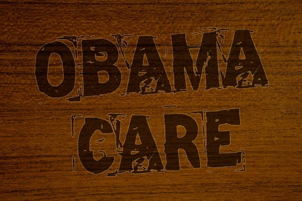 Kavramsal el Obama bakım gösterilen yazma. Hükümet programı, sigorta sistemi hasta Protectionbold kahverengi harf kelime fikirleri ahşap arka plan kavramı iletilerde vitrine iş fotoğraf