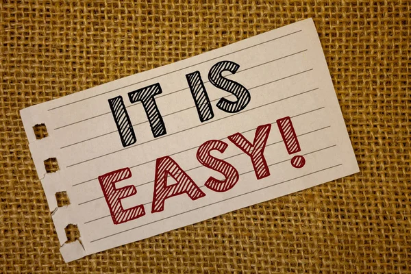 Bu kolay motivasyon çağır gösterilen metin işareti. Temel Effortlessnotebook sayfa fikirler mesaj siyah kırmızı harflerle kelimeler hasır arka plan kavramsal fotoğraf net basit değil karmaşık