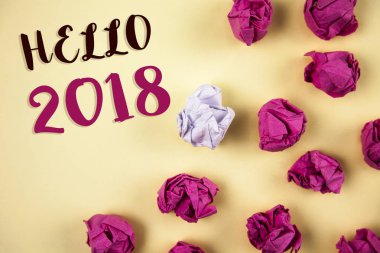 Kavramsal el Merhaba 2018 gösterilen yazma. Bir yeni yıl motivasyon mesajı 2017 başlayan vitrine iş fotoğraf artık sona erdi