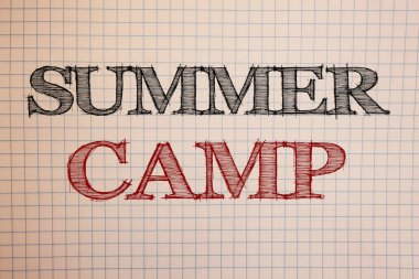 Yaz Kampı gösterilen metin işareti. Kavramsal fotoğraf bölgedeki nerede çocuk faaliyetleri sırasında tatil yapmak