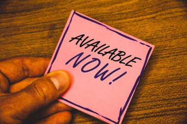 Kullanılabilir şimdi motivasyon arama gösterilen Not yazma. Promosyon hizmet ürün kullanılabilirliği vitrine iş fotoğraf