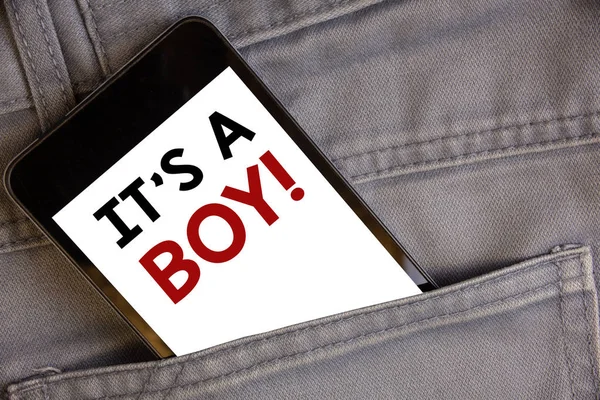 手書きのテキストは 少年動機を呼び出すことを書きます 男性の赤ちゃんは性別を来ている意味概念がジャン ポケット真っ白な黒と赤文字に携帯電話に Celebrationconcept を明らかにします — ストック写真
