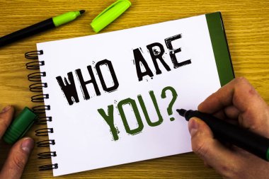 Kim sana soru gösterilen Not yazma. Tanıtmak veya tanımlamak kendin söyle kişisel hikaye vitrine iş fotoğraf