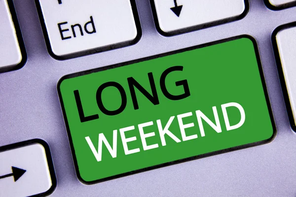 Kavramsal el uzun hafta sonu gösterilen yazma. İş fotoğraf metinler kısa tatil tatil sezonu rahatlatıcı rekreasyon zamanı