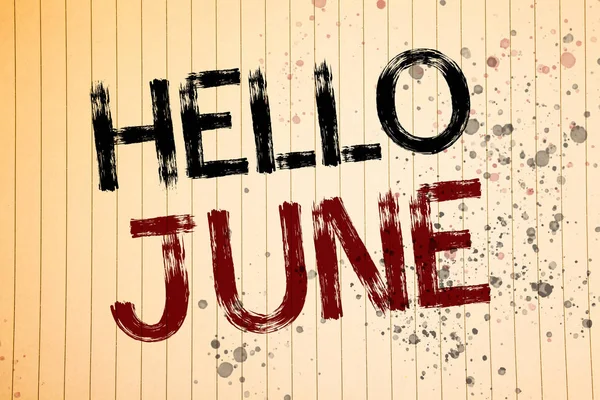 Kavramsal el Merhaba Haziran gösterilen yazma. Bir ayın yeni mesaj yaz startingnotebook üzerinde Mayıs başlayan vitrine iş fotoğraf sayfa fikirler iletileri kalın siyah kırmızı harflerle çizgili