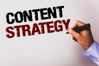 Word yazı metni içerik stratejisi. İş kavramı yönetim ağ Internet Web sitesi pazarlama planı metin beyaz arka plan kurulu el Siyah işaretçi öğretmen okul iş toplantı için