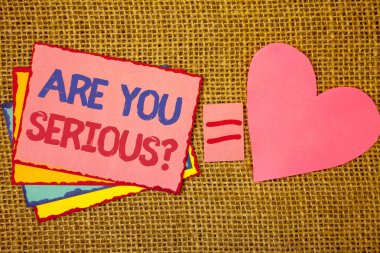 Are sen ciddi soru gösterilen Not yazma. İş fotoğraf vitrine var güvensizlik şaka eşittir işareti hasır kalp fikirler gerçek pembe sarı mavi notlar siyah kırmızı harfler için 's