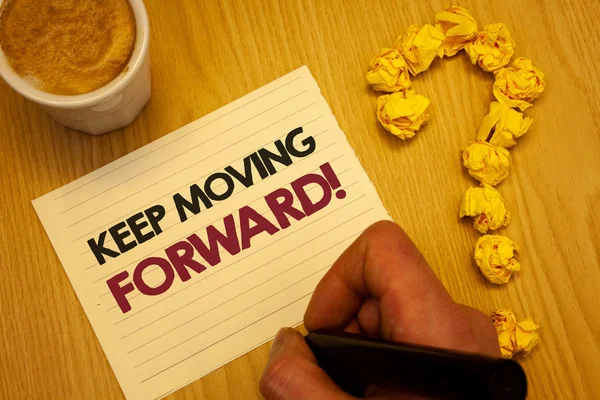 Escrita Conceitual Mostrando Keep Moving Forward Motivational Call Foto Negócios — Fotografia de Stock