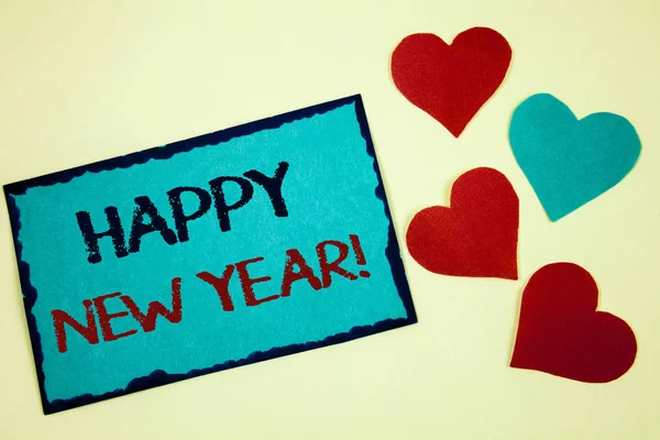 Word metin mutlu yeni yıl motivasyonel ara yazma. Tebrik kutlama tatil taze başlamak turkuaz iş kavramı unutmayın fikirler siyah kırmızı harflerle kelimeler kalpler çerçeve bej arka plan