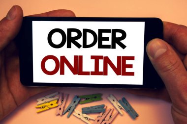Sipariş Online gösterilen Not yazma. Internet üzerinde bir şey satın alma iş fotoğraf vitrine Kablosuz E-ticaret alışveriş