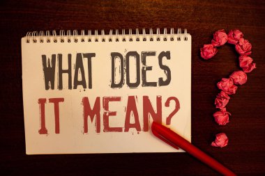 El yazısı metin ne Does o demek soru. Karışıklık merak sorgulama sormak kırmızımsı Kağıt topları anlam kavramı soru işareti kırmızı kalem defter browny Resepsiyon yapıları
