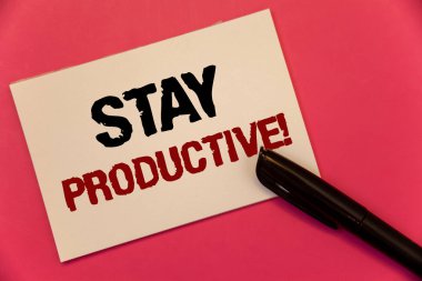 Üretken motivasyonel ara kalın gösterilen metin işareti. Not kağıdı siyah kalem mesaj pembe arka plan yazılı kavramsal fotoğraf verimliliği konsantrasyon verimlilik metin iki kelime notları