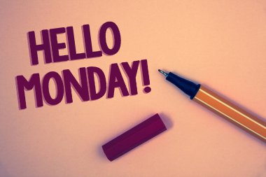 Kavramsal el Merhaba Pazartesi motivasyonel ara gösterilen yazma. Yeni gün hafta sözler başlangıcı sarı arka plan açık mavi sarı kalem mesaj mektup için olumlu bir mesaj vitrine iş fotoğraf