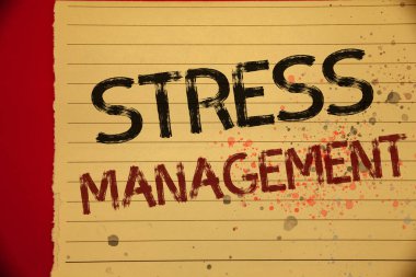 El yazısı metin stres yönetimi. Siyah ve kırmızı harflerle serpin renkleri yazılı meditasyon terapisi rahatlama pozitif sağlık Mellow sarı renk sayfa anlam kavramı