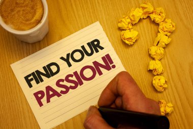 Kavramsal el bul Your Passion motivasyonel ara gösterilen yazma. İş fotoğraf vitrine teşvik etmek insanlar bulmak onların rüya ahşap Masaüstü el tutun işaret sayfa kahve soru işareti