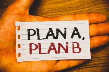 Plan A, metinden beyaz kağıt Not el avuç kalem mesaj yazılı iki kelime seçmek için d. stratejik çözümler fikirleri takip yolları anlam kavramı planı yazma el yazısı metin