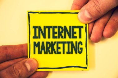 Kavramsal el Internet Pazarlama gösterilen yazma. İş fotoğraf metin Online ticaret ağ girişimci Girişimcilik kırlaşmış arka plan korumak siyah disi alanlar sayfa göstermek bazı kelimeler