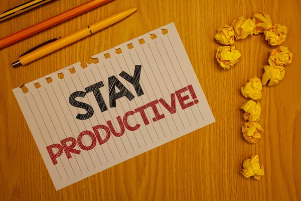 Kavramsal el yazısı, Kalıcı Üretken Motivasyon Çağrısı 'nı gösteriyor. İş fotoğrafı metni: Verimlilik Konsantrasyon Verimliliği Sözcükleri Yazılı Not Masası Kalem Sorusu Parçalanmış Kağıt İşareti