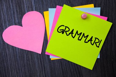 Dilbilgisi motivasyonel ara gösterilen Not yazma. Sistem ve bir dil kuralları kağıtları yazılı kalp Ahşap ahşap arka plan aşk güzel mesaj fikir düşünce yapısını vitrine iş fotoğraf