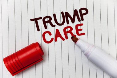Kavramsal el Trump bakım gösterilen yazma. Uygun bakım yasası Amerika Birleşik Devletleri beyaz arka plan marker aşk mesajı fikir anılar tapınak için yedek iş fotoğraf vitrine anlamına gelir