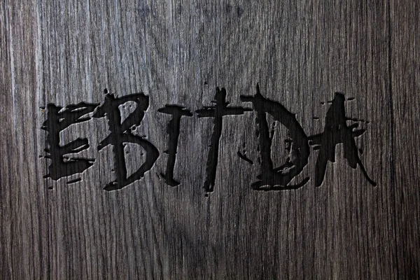 Word metin yazma FAVÖK. İş kavramı kazanç önce faiz vergi amortisman amortisman kısaltma Ahşap ahşap arka plan siyah kazınmış harflerle kelimeler fikirler için kavramlar mesajları