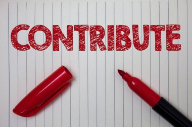 Word metin yazma katkıda bulunma. Marker fikirler mesajlar ilham düşünceleri açık iş kavramı strateji karar Teamworking için Achiving ortak başarılı hedef defter Kağıt arka planı için