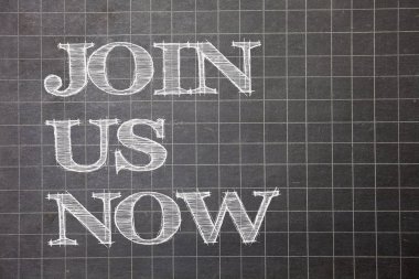 Şimdi bize katılın gösterilen Not yazma. Topluluk kayıt Web sitesi veya form işe grafik kağıt gri iletileri düşünceler fikirler bilgi önemli matematik kaydolma vitrine iş fotoğraf