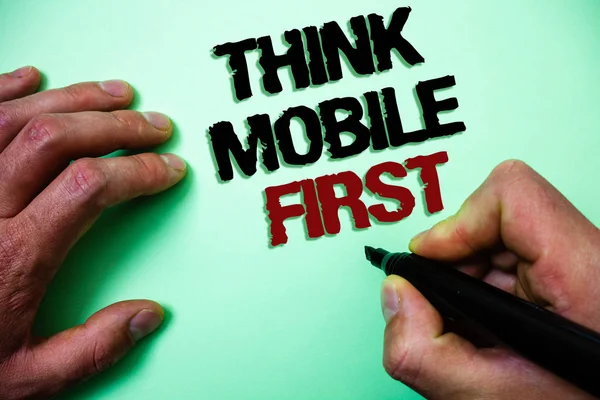Word Tekst Intoetsen Think Mobile First Bedrijfsconcept Voor Handheld Bedenkt — Stockfoto