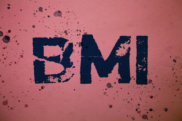 텍스트 Bmi입니다 아이디어 메시지 분홍색 배경에 지저분한 페인트를 전달에 관하여 — 스톡 사진