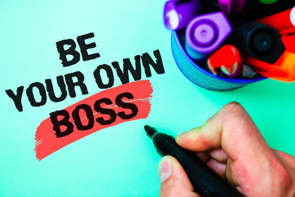 Word metin yazma kendi patronu olmak. İş kavramı için başlangıç şirket Freelancing işi girişimci Start-up yatırım Marker kalem çeşitli renk açık yeşil renkli güzel anılar düşünceler