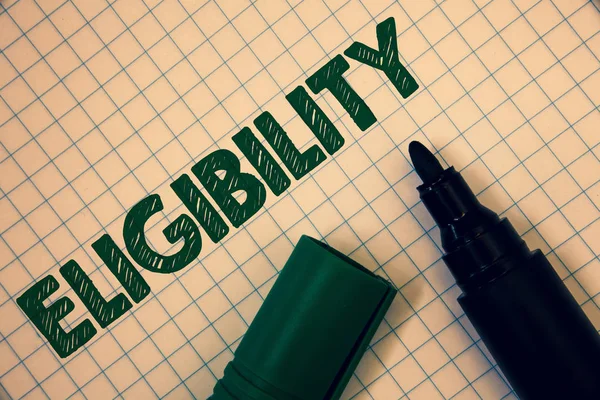 Uygunluk gösterilen metin işareti. Kavramsal yapmak için hakkına sahip devlet fotoğraf ya da bir şey kağıt açık işaret fikirler mesajlar ilham verici düşünceler duygular uygun kare elde