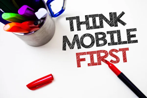Tekst Teken Weergegeven Think Mobile First Conceptuele Foto Handheld Bedenkt — Stockfoto