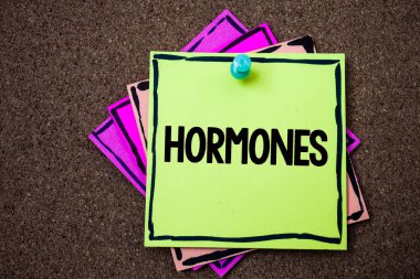Hormonlar gösterilen Not yazma. İş Fotoğraf Düzenleyici madde hücreleri iletileri listeler yapmak için arka plan cork kağıtları fikirler uyarmak için bir organizmada üretilen vitrine önemli unutmayın