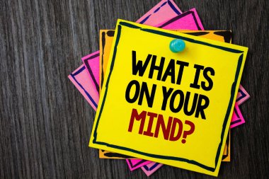 Ne olduğunu Your Mind sorum gösterilen metin işareti. Kavramsal fotoğraf açık fikirli fikri yenilik ahşap arka plan fikirleri düşünüyor bilgilendirmek yansımaları iletişim niyetleri mesajları