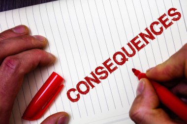 Kavramsal el sonuçları gösterilen yazma. Sonuç sonuç çıktı netice zorluk yaklaşım sonuç adam tutun Marker kağıt düşünceler iletileri niyetleri tutan vitrine iş fotoğraf.