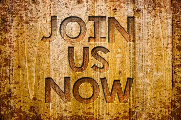 Şimdi bize katılın gösterilen yazma kavramsal el. İş fotoğraf topluluk kayıt Web sitesi veya form işe ahşap arka plan ağaç renkli kaydolma vitrine güzel şablonları mesaj